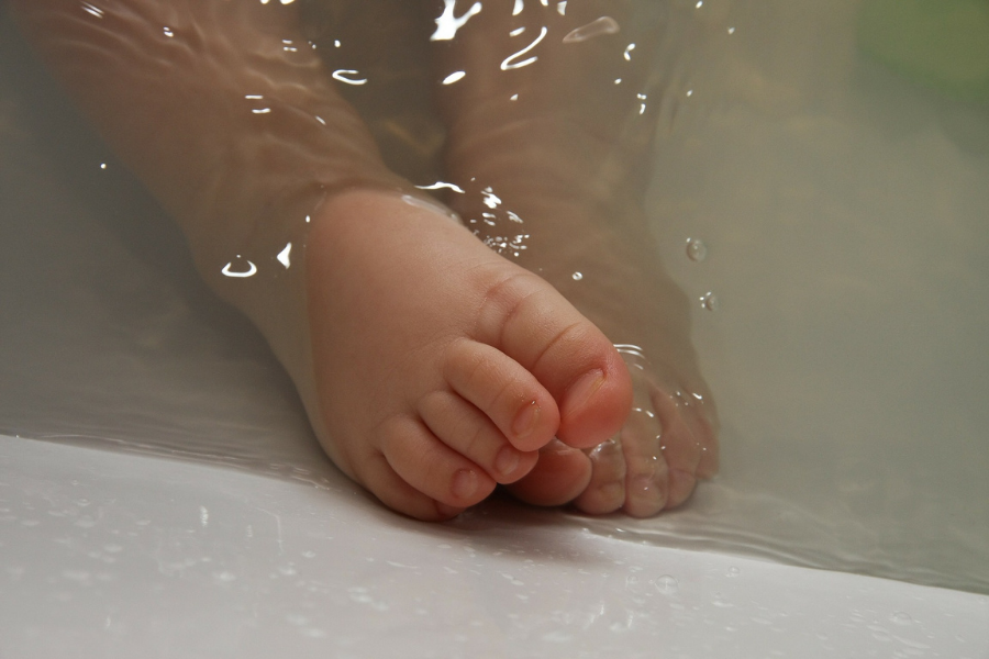 Give your newborn care a sponge bath in the first few weeks