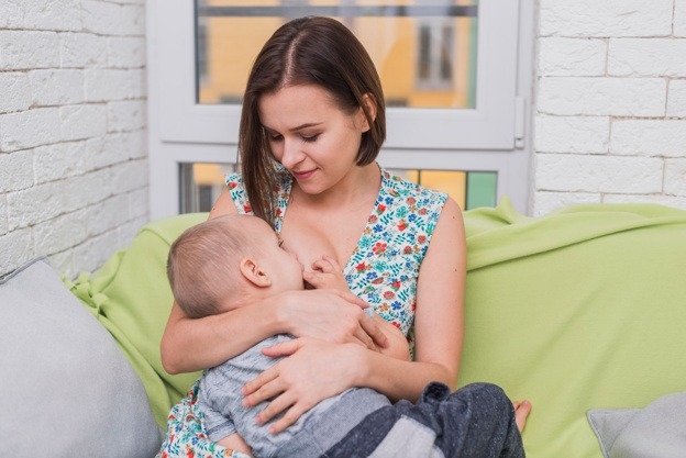 10 Tips For Breastfeeding Twins That Will Make it Work For You!