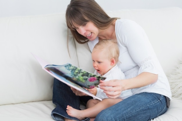The Right Age for Introducing Babies to Books