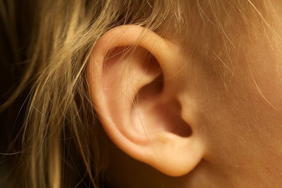 क्या आपका बच्चा बार बार अपने कान खींचता है ?
