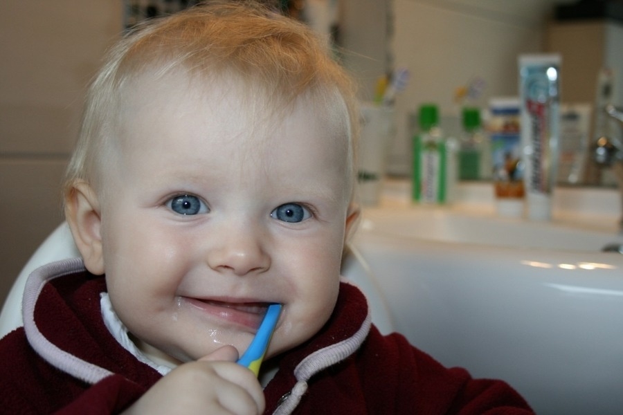 क्या आपका बच्चा अपने  दांतों को मांजता है ?