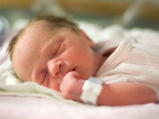 अपने नवजात शिशु के बारे में २९ जानने योग्य बातें