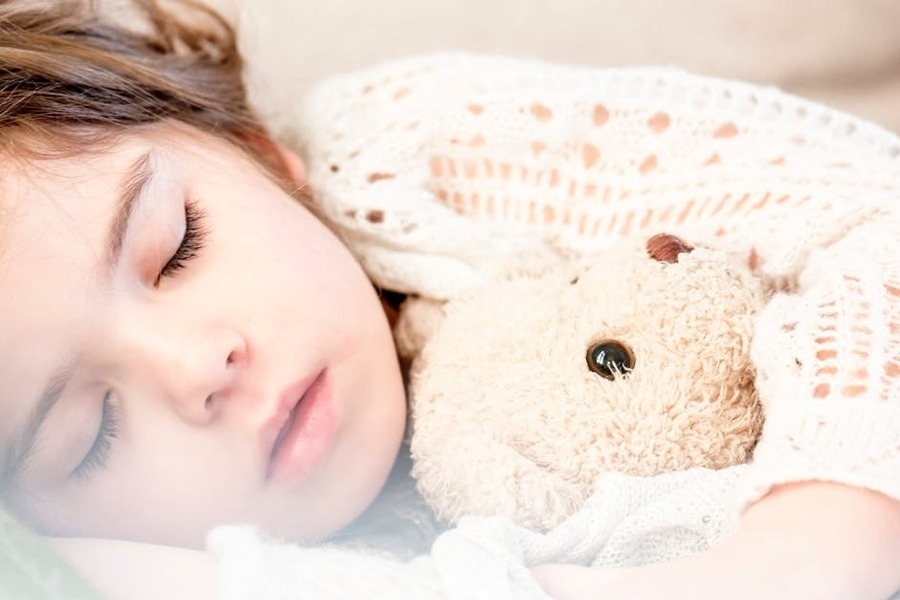 क्या आपका बच्चा रात में जल्दी नहीं सोता ?