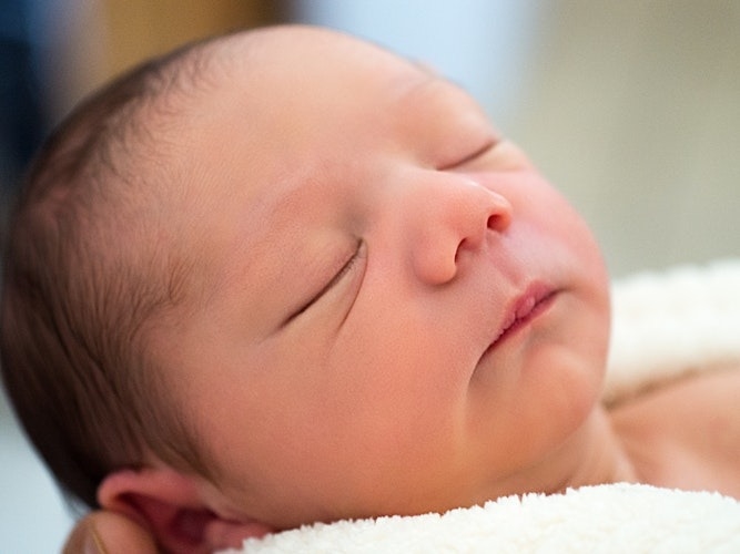 नवजात शिशु के बारे में 13 दिलचस्प बातें जिनसे आप हैरान रह जाएंगे