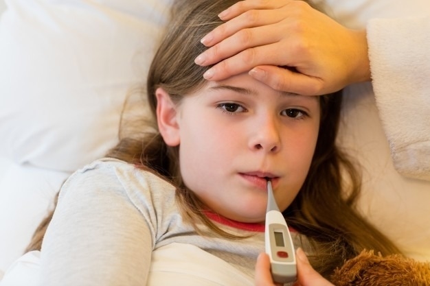 क्या आपके बच्चे को बुखार हुआ है?&#8230;.. जानिए इसके लक्षण और उपाय