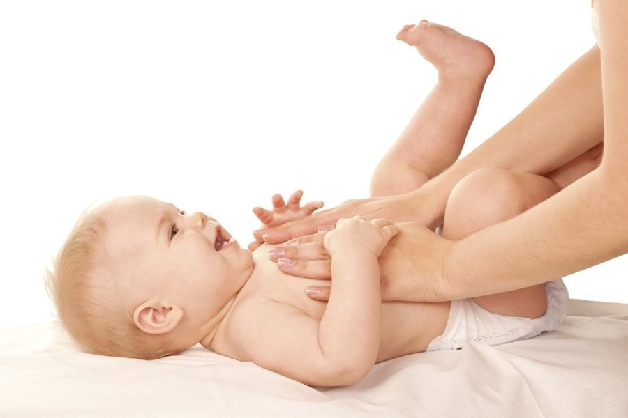 नवजात शिशु की मालिश के बारे में कुछ महत्वपूर्ण बातें