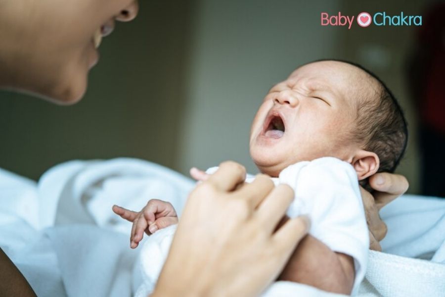 क्या स्तनपान के दौरान शिशु का रोना सामान्य है?