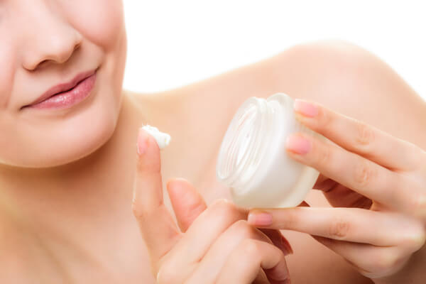 6 बेहतरीन तरीके जिनसे आप गर्भावस्था में अपनी त्वचा की नमी बरकरार रख सकती हैं