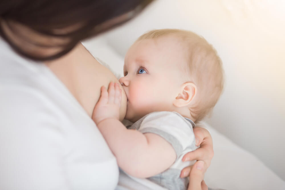 4 tips to boost breastmilk for moms with a low supply