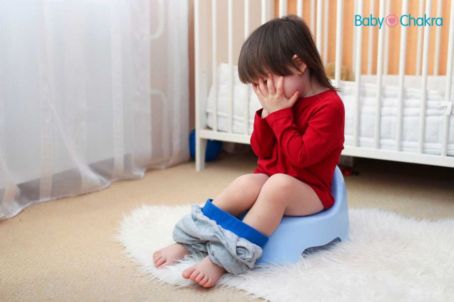 Toddler Holding Poop: बच्चों के दस्त न जाने की आदत के पीछे क्या है कारण?